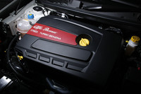 1750直噴ターボエンジン(厳密には1742cc)は235psと30.6kgmを発生。ダイナミックモードを選択するとトルクが34.7kgmまで増強される。