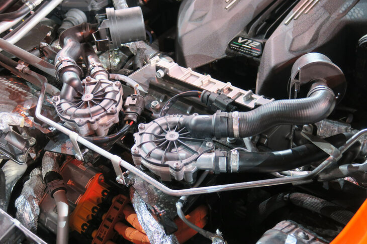 ランボルギーニ・レヴエルト(E-DCT)