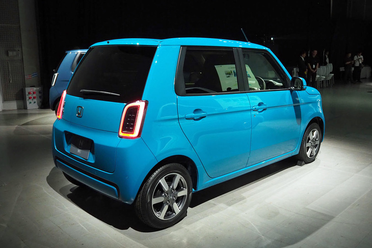 ホンダN-ONE e:(リアビュー)