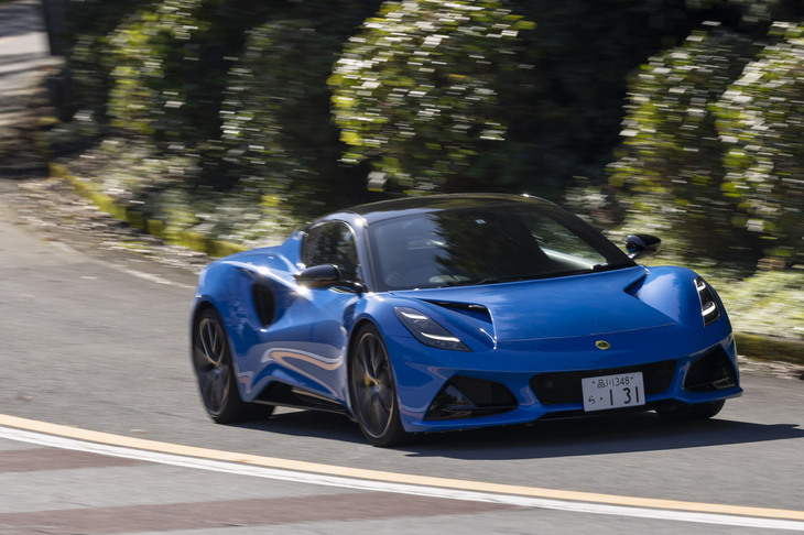 【ロータス・エミーラV6ファーストエディション】
	ボディーサイズ:全長×全幅×全高=4413×1895×1226mm/ホイールベース:2575mm/車重:1500kg/駆動方式:MR/エンジン:3.5リッターV6 DOHC 24バルブ スーパーチャージャー付き/トランスミッション:6段MT/最高出力:405PS(298kW)/6800rpm/420N・m(42.8kgf・m)/2700-6700rpm/タイヤ:(前)245/35ZR20 95Y XL/(後)295/30ZR20 101Y XL(グッドイヤー・イーグルF1スーパースポーツ)/燃費:--km/リッター/価格:1573万円
	
	【取材時の燃費データ】
	テスト距離:395.5km(市街地2:高速道路6:山岳路2)/使用燃料:52.6リッター(ハイオクガソリン)/参考燃費:7.5km/リッター(満タン法)/8.1km/リッター(車載燃費計計測値)
