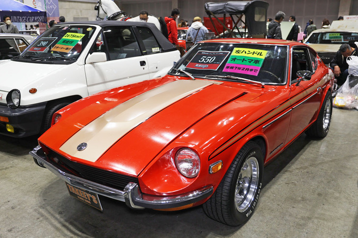 タキーズが出展していた、これも北米仕様の1971年「ダットサン240Z」。国産旧車のなかでも日産L6エンジン搭載車の価格高騰が続くなかで、550万円というプライスはリーズナブルに思える?