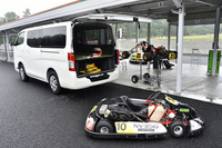 休日の「NV350キャラバン」には、ぜひともカートを詰め込んでサーキットへ。