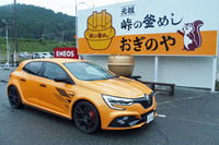 JR信州本線の横川駅駅近くにあるおぎのや本店で記念撮影を行った後(観光です)、駐車場のある横川店に移動し、遅めの昼食をとった。峠の釜めしの発祥の地で、出来立てを味わうのは格別である。