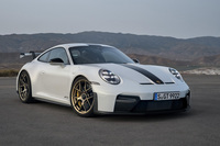 「911 GT3」のフロントビュー。従来型でバンパー内に設置されていたターンシグナルランプは、LEDマトリクスヘッドランプの内部に移動している。