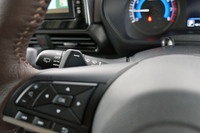 欧州のP車に迫る出来栄えとうたわれているシフトパドル。