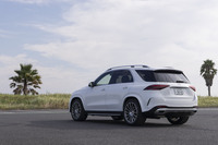 2025年6月の仕様変更において、「GLE300d 4MATIC」の値下げと同時に設定された新グレード「GLE450d 4MATICスポーツ コア」。内外装の仕様を見直し、ドアクロージングサポーターなどの装備を省くなどして価格を抑えたモデルだ。