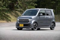 今回のテスト車は「N-WGNカスタムL・ターボHonda SENSING」。未来的な印象に生まれ変わったカスタムのハイエンドグレードだ。