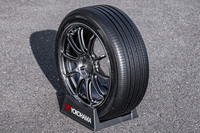 「アドバンdB V553」は「上質な静粛性が持続するプレミアムコンフォートタイヤ」をコンセプトに開発。摩耗の進行による静粛性とウエット性能の低下を抑制する技術が盛り込まれている。