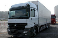 こちらは「カーゴ」タイプのアクトロス。総輪エアサスを備える。