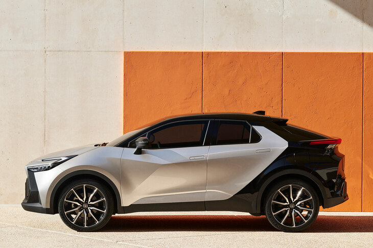 新型トヨタC-HR(サイド)