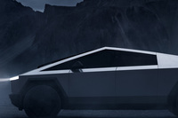 まったくの直線2本で構成されるルーフラインは、見ようによっては頂点が上からつままれているようにも見える。他のメーカーであれば、そうは見えないよう微妙にラインを調整しながらデザインするのだが……。