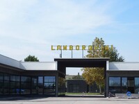 博物館は、かつてフェルッチョが興した油圧機器工場の跡地を用いている。