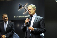 プレスカンファレンスで登壇したローラン・ピック駐日フランス大使。