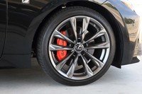 今回の試乗車には専用デザインの19インチホイール(写真)が装着されていた。