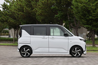 「ムーヴRS」(FF車)のボディーサイズは全長×全幅×全高=3395×1475×1655mm、ホイールベースは2460mm。これらの寸法は「ムーヴ キャンバス」のFF車と同一である。