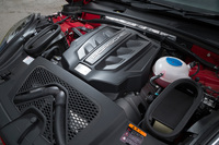 「マカンGTS」の3リッターV6ターボエンジンは、最高出力は「マカンS」より20ps高い360ps、最大トルクは40Nmアップの500Nmを発生する。