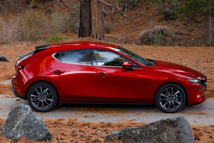 4代目となる新型「マツダ3」。2018年のロサンゼルスモーターショーで世界初公開され、日本では2019年の東京オートサロンで披露された。
