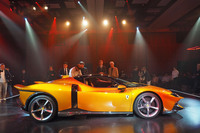 ボディーサイズは全長×全幅×全高=4718×1999×1225mm、ホイールベース=2650mm。乾燥重量は1570kgと発表されている。