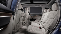 新型「アウディQ7」がデビュー 初の6人乗り仕様も設定の画像