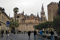 毎度のことながら、連載の公開が間延びしてしまって申し訳ない。ホントは車検が終わってすぐに記事を書いていたのだけど、途中でタイヤの特集をつくったり、海外出張でスペインに飛ばされたりしていたのだ。そんなわけで、写真はスペインのセビリア大聖堂。