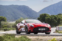 サスペンションはフロントがダブルウイッシュボーンでリアがマルチリンク式。ビルシュタインの「DTXアジャスタブルダンピングシステム」が組み合わされる。