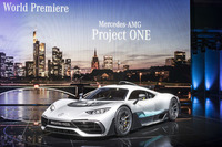 2017年のフランクフルトショーに出展された“公道のF1マシン”こと「メルセデスAMGプロジェクトONE」。ダイムラーのプレビューイベントである「メルセデス・ベンツメディアナイト」で、ショーに先駆けて発表された。