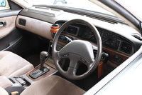 6代目「ローレル2000ツインカム24Vターボ メダリスト」のインテリア。メダリストの内装は本来ベロア張りだが、これもオーナーの好みで「クラブS」用のエクセーヌ仕上げに総交換したとのこと。