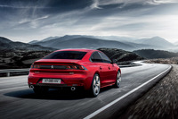 プジョーの最上級サルーン「508」は、2019年3月に国内販売が開始された。サッシュレスドアにテールゲートを備えた4ドアクーペ風のプロポーションを、プジョーは“4ドアファストバック”と呼んでいる。テールランプはライオンの爪痕をモチーフにデザインされたという。