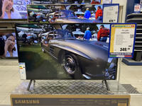 イタリアの家電量販店におけるテレビの陳列コーナー。ここ20年で、日本ブランドの存在感は大きく後退した。