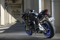 長年にわたりヤマハのフラッグシップスポーツの座を担ってきた「YZF-R1」だが、日本で正規販売されるのはおよそ6年ぶりのこと。特に“フルパワー仕様”については、今回が初の正規販売となる。