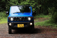 軽自動車規格に収まるボディーの全幅はわずかに1475mm。「ドアパネルの向こうがボディーの縁」といった感覚で、スクエアな車体形状とも相まって車両感覚は良好だ。