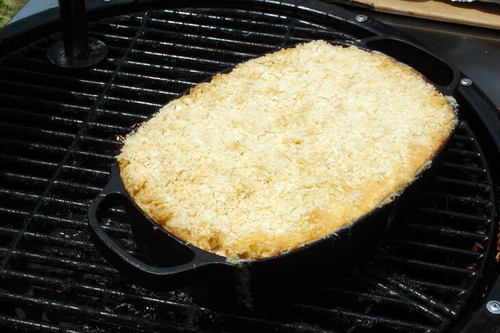 「マカロニ&チーズ」もBBQでは外せない一品だという。ミルクとバター、クリームチーズ、ゴーダチーズを使った“パスタのアイロンパン焼き”は、超濃厚な味わい。