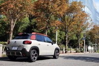 今回は高速道路を主体に290kmほどの距離を試乗。燃費は満タン法で12.5km/リッター、車載の燃費計で11.3km/リッターを記録した。