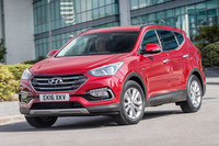 「ヒュンダイ・サンタフェ」
韓国のヒュンダイが販売するSUV。2000年にデビューし、翌年からは日本にも輸入された。2012年に3代目となっているが、映画に登場するのは初代モデル。