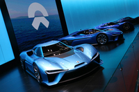 上海を拠点とする電気自動車(EV)のスタートアップ企業「NIO」がディスプレイした、スーパースポーツ「EP9」。2016年に米テキサスのサーキットで、自動運転により最高速160mph(約256km/h)を記録した。