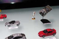 “車列”のトリを飾っていたのは、映画『バック・トゥ・ザ・フューチャー』に登場した「DMCデロリアン」のタイムマシンだった。