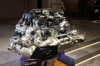 「カレラS」「カレラ4S」とも3リッターの水平対向6気筒ターボエンジンを搭載。従来モデルを30ps上回る450psの最高出力を発生する。