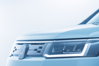 「ステップワゴン エアー」のフロントフェイス。トライファンクションLEDヘッドランプが採用されている。