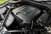 「523d」に搭載される2リッター直4ディーゼルターボエンジン。排出されるNOxの後処理をするため、尿素SCRシステムが用いられている。