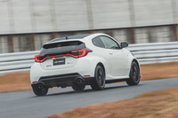 1.6リッター3気筒ターボエンジンは最高出力304PS、最大トルク400N・mにパワーアップした。