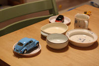 3歳の息子は食事の際に配膳を手伝うようになりました。しばしば余計なものまで並べていますが。(関)