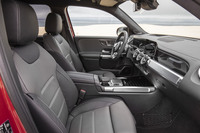 全席とも着座位置は「Aクラス」や「Bクラス」といった乗用車系よりも高く設定されている。