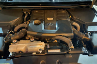 「レクサスGX550“オーバートレイル+”」は最高出力353PS、最大トルク650N・mの3.4リッターV6ツインターボを搭載。「ランクル250」にはディーゼルエンジンもラインナップされるが、レクサスにディーゼル車の設定はない。