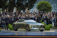 「ビジョンBMWアルピナ」のアンベールの舞台は、スイスとの国境に近い、イタリア・チェルノッビオで開催された「コンコルソ・デレガンツァ・ヴィラ・デステ」。目の肥えた来場者が大勢、その瞬間を見守った。