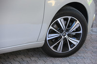 「グランドC4ピカソ フィールBlueHDi」には、17インチのアロイホイールが標準で与えられる。