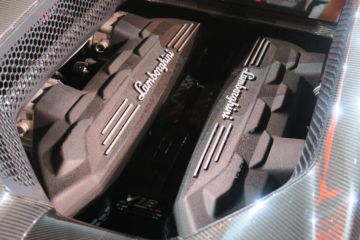 ランボルギーニ・レヴエルト(6.5リッターV12エンジン)