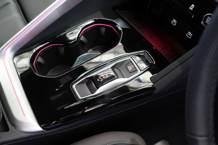 アウディQ5 TDIクワトロ150kWアドバンスト(シフトセレクター周辺)