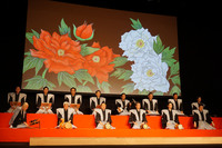 発表会は東京・銀座の新橋演舞場で行われ、歌舞伎舞踊の『石橋(しゃっきょう)』が披露された。