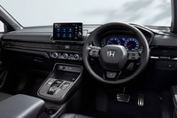 内外装に施された黒の加飾が特徴的な「CR-V e:HEV RSブラックエディション」。