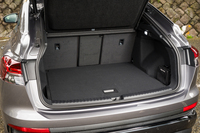 荷室の容量は535リッター。「Q4スポーツバック」のほうが普通のSUVスタイルの「Q4 e-tron」(520リッター)よりも容量が大きい。